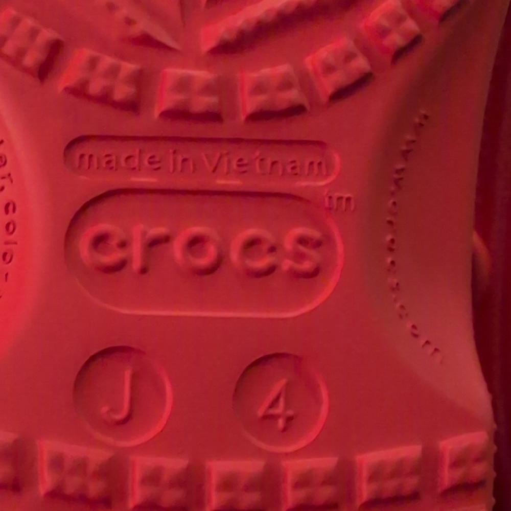 Kids Watermelon Colored Crocs New - Picture 2 of 2